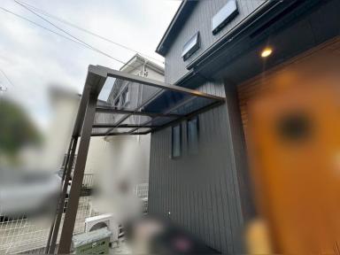 ■横須賀市テラス屋根設置工事｜リクシル　スピーネ｜玄関前｜雨風予防■